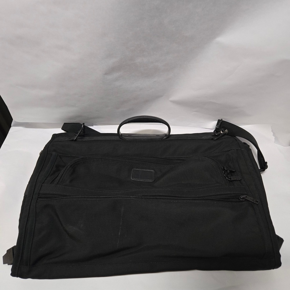 Tumi 234D3 Black Ballistic Nylon Tri-Fold Garment Bag Travel Suit Carrier